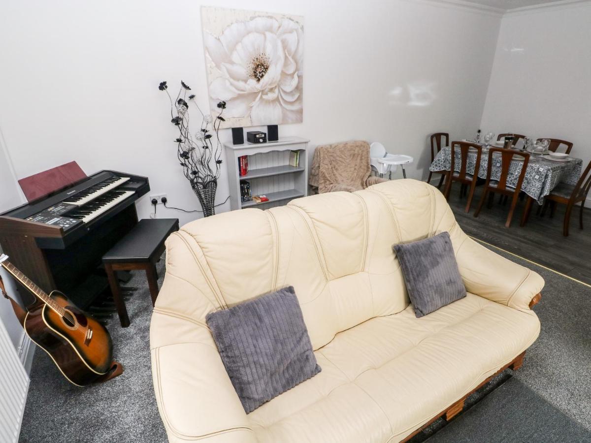 23 Charles Thomas Avenue Βίλα Pembroke Dock Εξωτερικό φωτογραφία