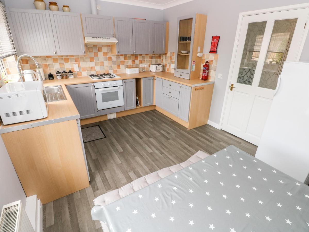 23 Charles Thomas Avenue Βίλα Pembroke Dock Εξωτερικό φωτογραφία