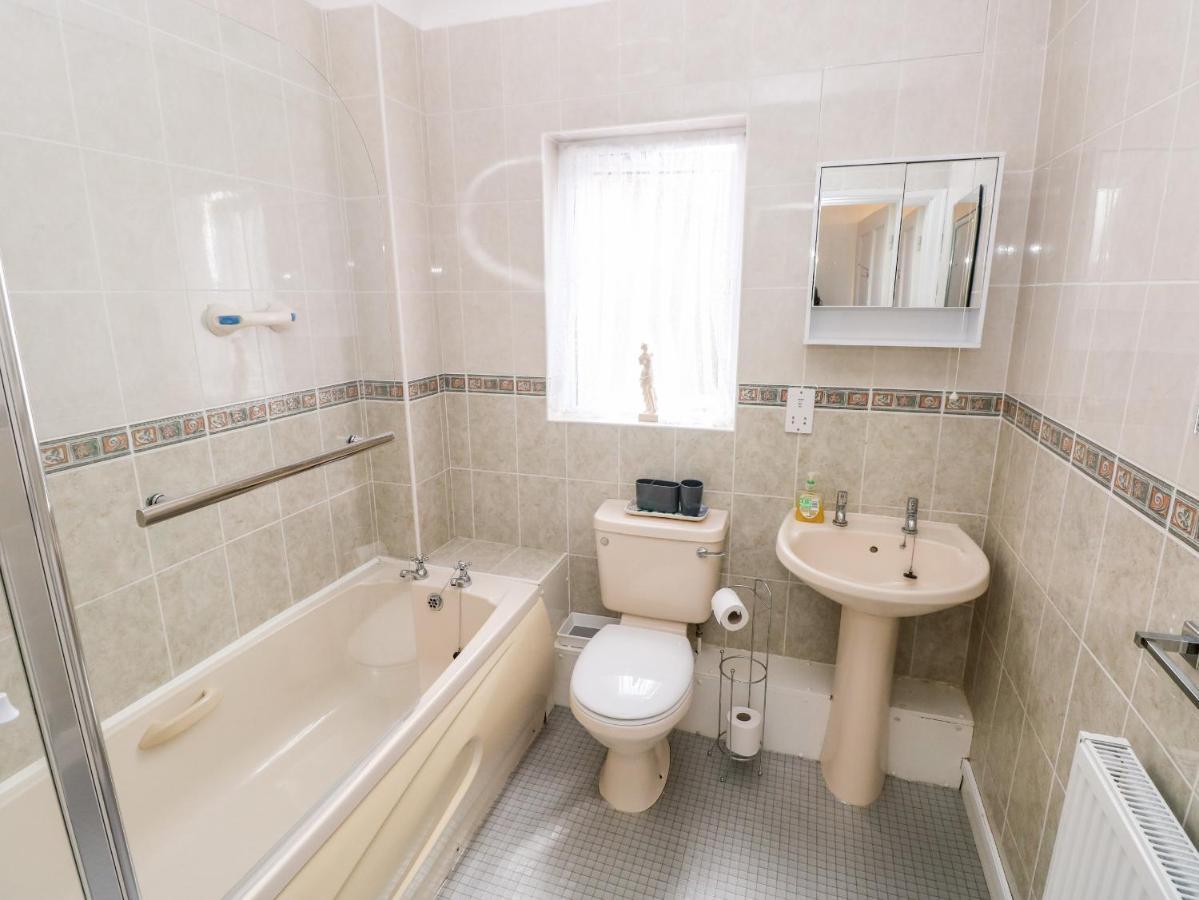 23 Charles Thomas Avenue Βίλα Pembroke Dock Εξωτερικό φωτογραφία